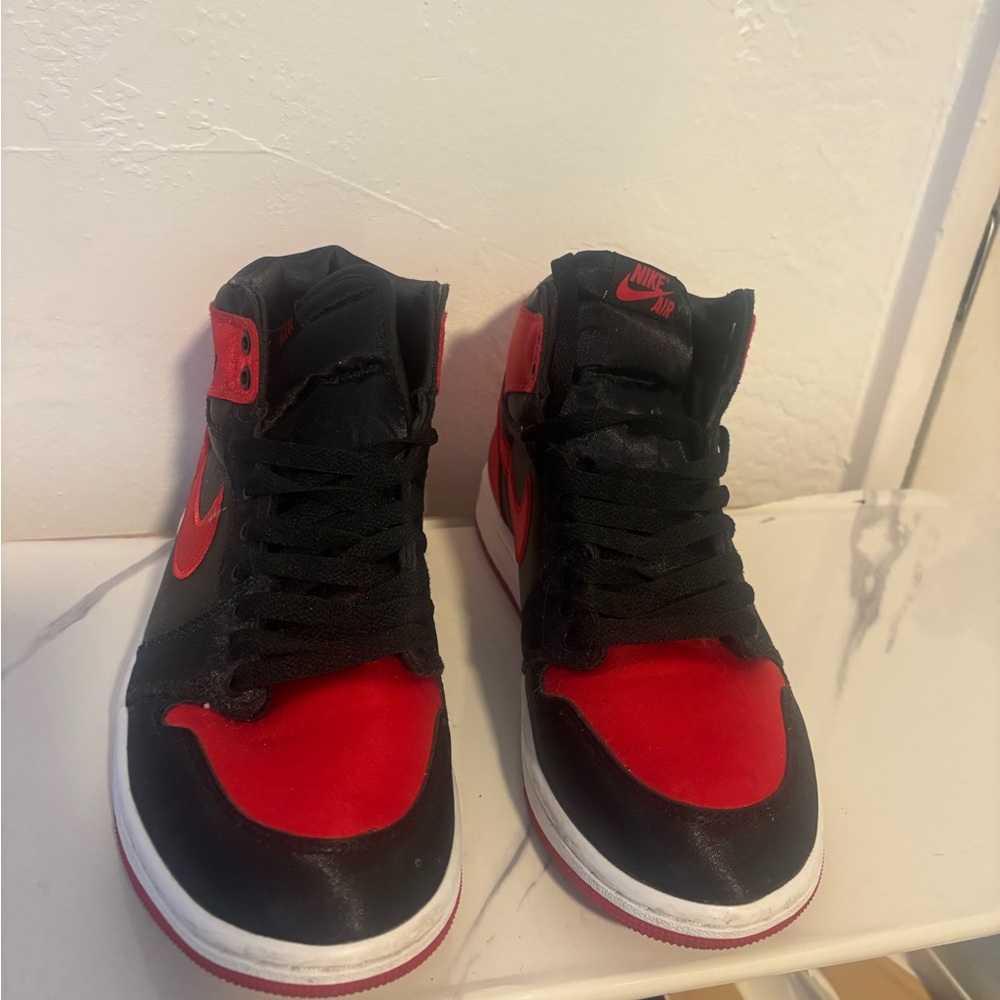 Nike Air Jordan 1 High OG Satin Bred Black Red White FD4810-061 Size 9W/ 8 M